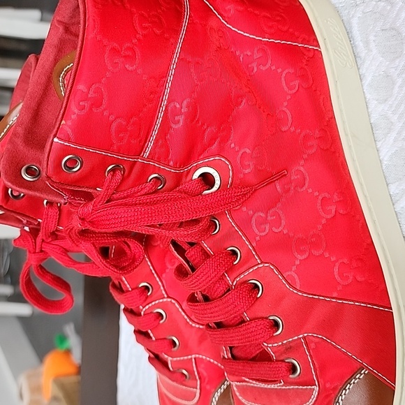 Men's Gucci Sneakers - Picture 2 of 4